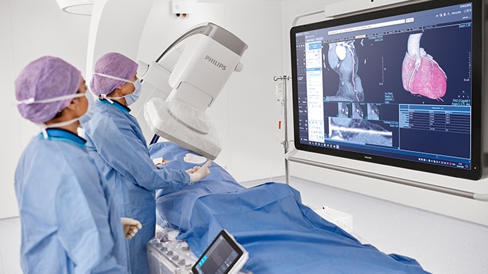 Interventional Cardiologists performing percutaneous coronary intervention with Azurion and IntraSight