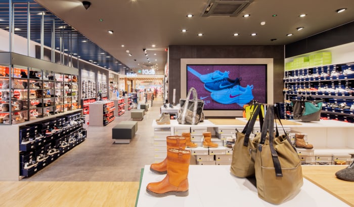 digital signage in retail stores