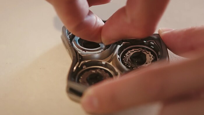 How to replace the shaving heads on your S9000 shaver